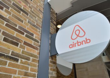 The Beta Launch That Gave Airbnb Its First 100 Users