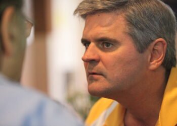 How Steve Case Turned AOL Into a Household Name